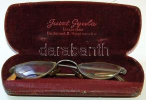 Szemüveg Justh Gyula látszerész tokkal