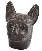 Egyiptomi macskaistenséget ábrázoló szoborfej, karcolásokkal, jelzés nélkül, zsírkő, m: 15,5 cm