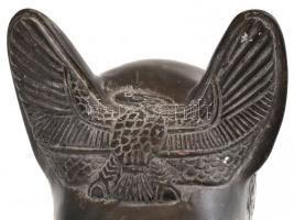 Egyiptomi macskaistenséget ábrázoló szoborfej, karcolásokkal, jelzés nélkül, zsírkő, m: 15,5 cm