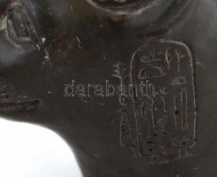 Egyiptomi macskaistenséget ábrázoló szoborfej, karcolásokkal, jelzés nélkül, zsírkő, m: 15,5 cm