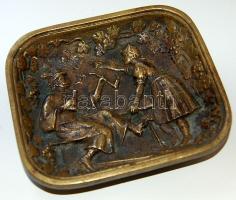 Domborműves réz hamutartó