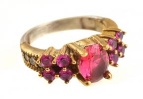 Aranyozott ezüst(Ag) gyűrű, rózsaszín kövekkel, jelzett, méret: 56, bruttó: 6,3 g