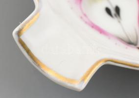 Herendi Fruits & Flowers mintás hamutál, kézzel festett, jelzett, kis kopásokkal. 13,5x9 cm