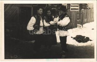 1939 Kárpátaljai hucul gyerekek / Podkarpatská Rus. Huculské deti / Zakarpattia Oblast / Transcarpathian folklore, Hutsul children. photo