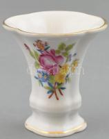 Herendi virágmintás mini váza, kézzel festett, jelzett, apró kopásokkal. m: 7 cm
