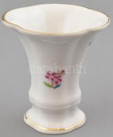 Herendi virágmintás mini váza, kézzel festett, jelzett, apró kopásokkal. m: 7 cm