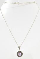 Ezüst(Ag) nyaklánc, lila köves medállal, jelzett, h: 44 cm, bruttó: 5,36 g