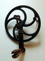 Háború előtti öntött asztali fonlaspulnizó