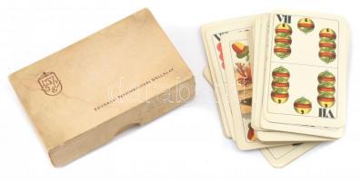 Magyar kártya pakli, jó állapotban, Fővárosi Nyomdaipari Vállalat papírdobozban, 11,5x7x3 cm
