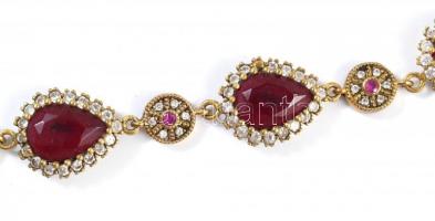 Aranyozott ezüst(Ag) nyakék, gránát kövekkel kirakva, jelzett, h: 51 cm, bruttó: 73,58 g