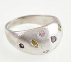 Ezüst(Ag) színes köves gyűrű, jelzett, méret: 56, bruttó: 5,42 g