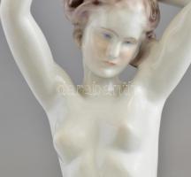 Herendi nagy méretű fésülködő akt. Formaterv: Lux Elek. Kézzel festett, jelzett, hibátlan. m: 37 cm