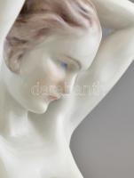 Herendi nagy méretű fésülködő akt. Formaterv: Lux Elek. Kézzel festett, jelzett, hibátlan. m: 37 cm