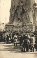 Paris, July 14th 1919. Fetes to honour the Victory. Place de lEtoile - M. Poincaré, President of the Republic, deposing the wreath before the Cenotaph