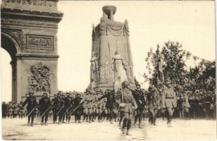 Paris, July 14th 1919. Fetes to honour the Victory. Place de lEtoile - The flag of the Polytechnic School