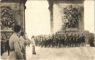 Paris, July 14th 1919. Fetes to honour the Victory. Place de lEtoile - French Cavalry passing under the Arc de Triomphe (EK)