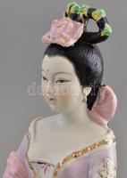 Kínai porcelán női figura, kézzel festett, jelzés nélkül, kis kopásnyomokkal, m: 25 cm