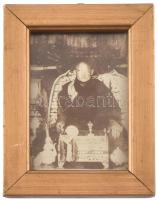 Bogdo Kán (1869-1924), az utolsó mongol főláma, keményhátú fotó, üvegezett fa keretben, 9x6,5 cm, keret: 11x8,5 cm
