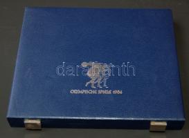 Éremtartó kazetta, 2db tálcával, 23 férőhellyel