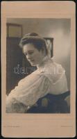 cca 1910 Hölgyportré, kartonra kasírozott fotó Till Viktor hódmezővásárhelyi műterméből, 15×10 cm