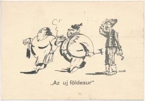 Az új földesúr. Magyar gúnyos antiszemita művészlap. Judaika, Nemzet Szava kiadása / New landlord. Hungarian mocking anti-Semitic art postcard, Judaica s: Schültz