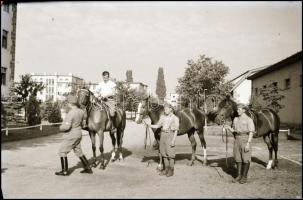 II. világháborús katonai negatívok, kerékpáros egység, katonaportrék, stb., 10 db, 6×9 cm