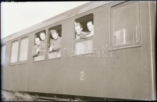 II. világháborús katonai negatívok, kerékpáros egység, katonaportrék, stb., 10 db, 6×9 cm