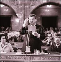 cca 1960-1970 Ülésezik a Parlament, 6 db fotónegatív, 6×6 cm