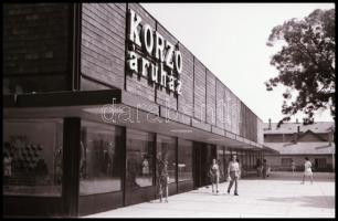 cca 1960-1980 Rákoskeresztúr, Ráckeve, Kőbánya, stb. kirándulás, nyaralás, fotónegatív kisfilmek 9 d...