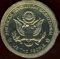USA 1976. "Bicenteniál Medal" aranyozott fém emlékérem T:1 Eredeti plasztik- és díszdobozb...