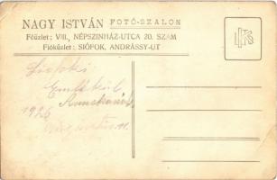 1926 Siófok, fürdőruhás hölgy gyerekkel és napernyővel. Nagy István photo (EB)