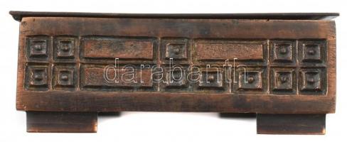 Dekoratív iparművész réz dobozka, fa belsővel, jelzett a fedél belsején ("Jónás L."), 17x1...