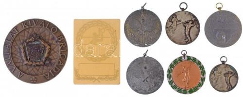 7db-os vegyes sportérem tétel + Vincze Dénes (1914-1972) DN "A Vállalat Kiváló Brigádja" Br plakett (70mm) T:2-3