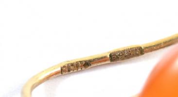 14K arany fülbevaló borostyánnal. Jelzett. br 2,68 g