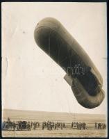 cca 1914-1918 Első világháborús katonai légi megfigyelő ballon felengedése, fotó, szakadt, 15x12 cm