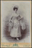 cca 1890 Lány virágos ruhában, keményhátú fotó a Dunky fivérek műterméből, foltos, 16,5×11 cm