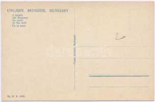 A kútnál. Magyar folklór. Photo Erdélyi / Hungarian folklore, at the well