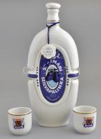 Hollóházi porcelán Szatmári szilvapálinka butéla és két pohárka. Matricás, jelzett, hibátlan