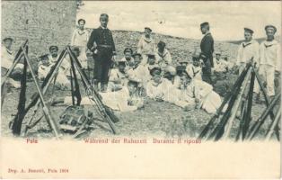 1913 Pola, Pula; Während der Ruhezeit. K.u.K. Kriegsmarine Matrosen / Durante il riposo / Austro-Hungarian Navy, mariners resting on mainland. A. Bonetti 1604. (EK)