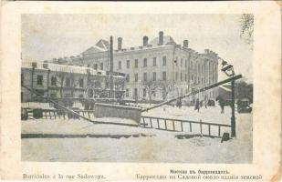 Moscow, Moscou; Barricades a la rue Sadowaya / Sadovaya ulitsa, WWI military barricades on the street, winter (EK)