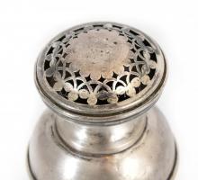 Antik  ezüst (Ag) só / cukorszóró 13 latos ezüstjellel. talpán kis deformációval. 9,5 cm, 53,9 g