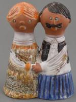 Kiss Roóz Ilona (1920-2010): Leány és legény mázas kerámia figura, kézzel festett, jelzett, kis kopással, m: 12 cm, sz: 9 cm