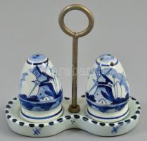 Delft porcelán só és borsszóró. Máz alatti kék festés, jelzett, hibátlan. Tartóval egyenként 4 cm