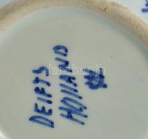 Delft porcelán só és borsszóró. Máz alatti kék festés, jelzett, hibátlan. Tartóval egyenként 4 cm