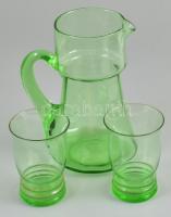 Zöld üveg kancsó két pohárral. Formába öntött, anyagában színezett, hibátlan. m: 9,5 cm, 18 cm