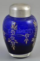 Kék illatszeres üveg, anyagában színezett, plasztikus kézzel festett díszítéssel, fém fedővel. Jelzés nélkül, kopásokkal. m: 11 cm