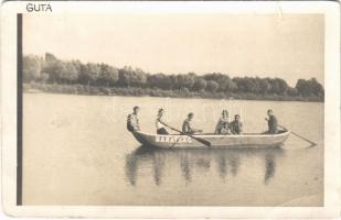 1923 Gúta, Guta, Kolárovo; &quot;Barátság&quot; csónak társasággal / boat with people. photo (szakadás / tear)