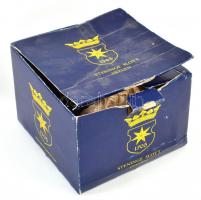 Svéd üveg gimnasztikai díj. Anyagában színezett festett üveg, fém talpon, dobozban. 17 cm