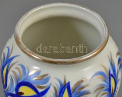 Zsolnay porcelán váza egyedi virágos festéssel. Kézzel festett, jelzett, kopásokkal. 15 cm