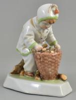 Zsolnay porcelán rőzserakó kisfiú, kézzel festett, jelzett, hibátlan m:15 cm (tervező:Sinkó András)